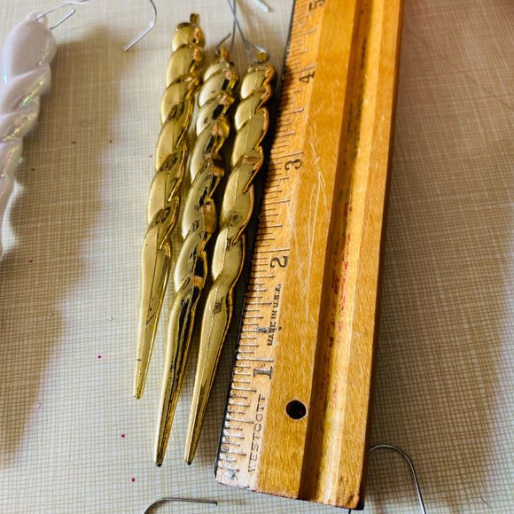 Huge Lot of Vintage Plastic Icicle Christmas Ornaments 31 Pieces 60s 70s - Picture 10 of 14